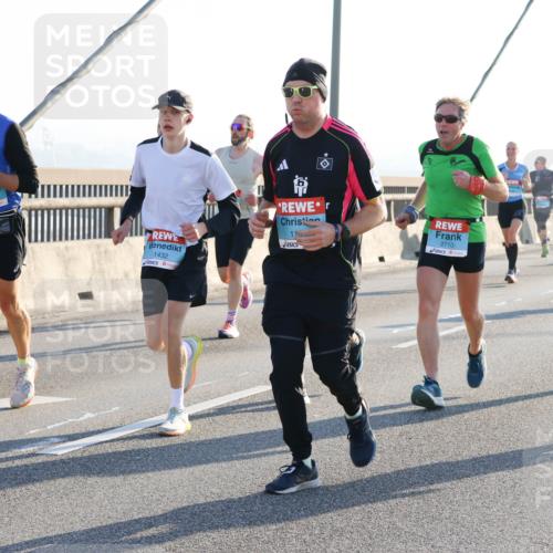 03.10.2025 - Köhlbrandbrückenlauf Strokosch-Dieckow http://msf.ph/oto/9101883 03.10.2025 09:22:23 Position 1 3593, 1432, 110, 2710, 1231 meine-sportfotos.de