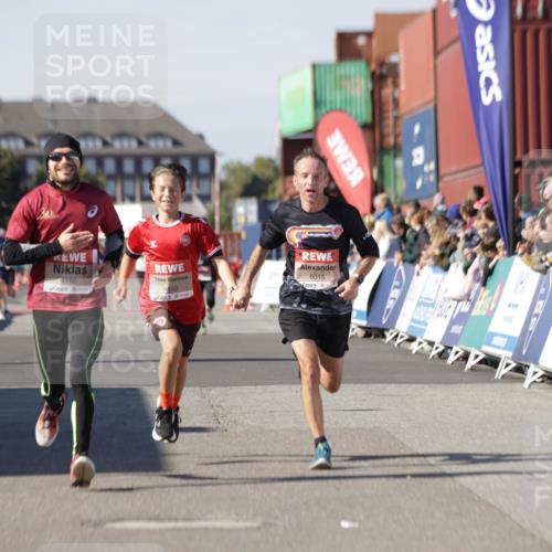 03.10.2025 - Köhlbrandbrückenlauf Jannik Wohlers http://msf.ph/oto/9101897 03.10.2025 12:57:19 Ziel 4080, 4150, 4186, 4251, 5699, 5926, 6015, 6629, 6819 meine-sportfotos.de