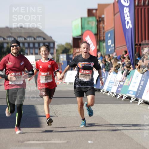 03.10.2025 - Köhlbrandbrückenlauf Jannik Wohlers http://msf.ph/oto/9101914 03.10.2025 12:57:19 Ziel 4080, 4150, 4186, 4251, 5699, 5926, 6015, 6629, 6819 meine-sportfotos.de