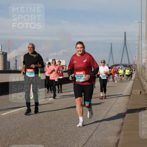 03.10.2025 - Köhlbrandbrückenlauf Lena Gebhardt http://msf.ph/oto/9101917 03.10.2025 10:11:47 Position 2 3673, 2667 meine-sportfotos.de