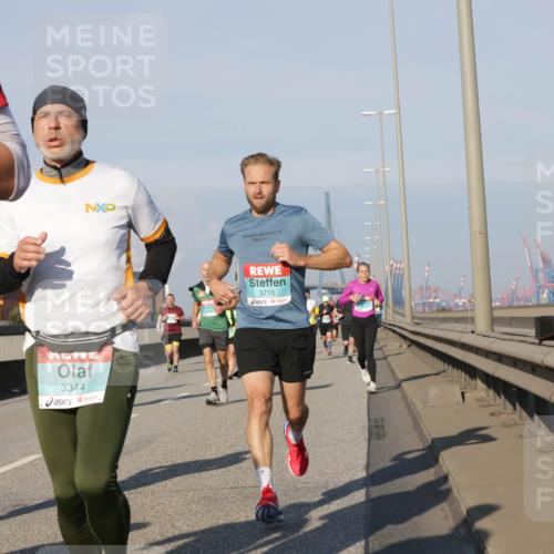 03.10.2025 - Köhlbrandbrückenlauf Jannik Wohlers http://msf.ph/oto/9101918 03.10.2025 09:49:15 Position 3 3344, 3710 meine-sportfotos.de