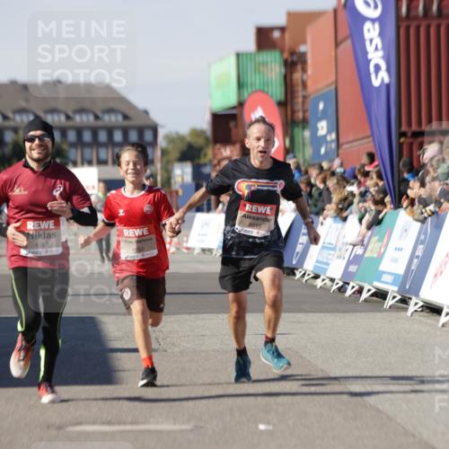 03.10.2025 - Köhlbrandbrückenlauf Jannik Wohlers http://msf.ph/oto/9101920 03.10.2025 12:57:19 Ziel 4080, 4150, 4186, 4251, 5699, 5926, 6015, 6629, 6819 meine-sportfotos.de