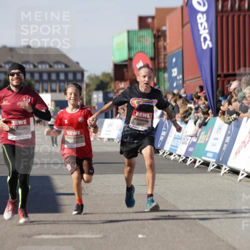 03.10.2025 - Köhlbrandbrückenlauf Jannik Wohlers http://msf.ph/oto/9101926 03.10.2025 12:57:19 Ziel 4080, 4150, 4186, 4251, 5699, 5926, 6015, 6629, 6819 meine-sportfotos.de