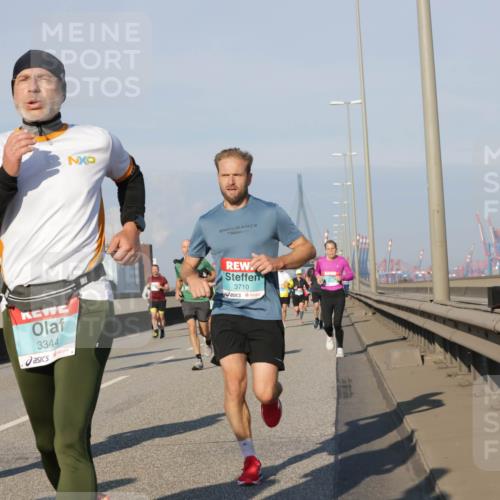 03.10.2025 - Köhlbrandbrückenlauf Jannik Wohlers http://msf.ph/oto/9101928 03.10.2025 09:49:16 Position 3 3344, 3710 meine-sportfotos.de