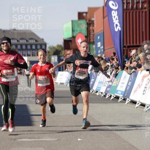 03.10.2025 - Köhlbrandbrückenlauf Jannik Wohlers http://msf.ph/oto/9101932 03.10.2025 12:57:19 Ziel 4080, 4150, 4186, 4251, 5699, 5926, 6015, 6629, 6819 meine-sportfotos.de