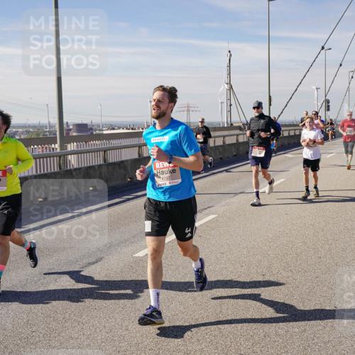 03.10.2025 - Köhlbrandbrückenlauf Michael Burmester http://msf.ph/oto/9101934 03.10.2025 12:47:09 Position 2 5903, 4197, 44 meine-sportfotos.de