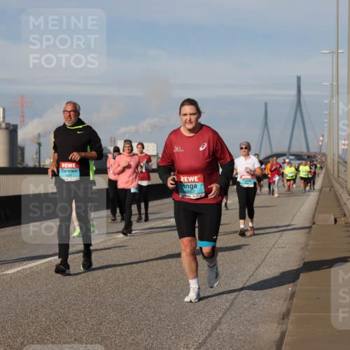 03.10.2025 - Köhlbrandbrückenlauf Lena Gebhardt http://msf.ph/oto/9101937 03.10.2025 10:11:47 Position 2 3673, 2667 meine-sportfotos.de