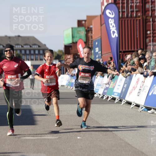 03.10.2025 - Köhlbrandbrückenlauf Jannik Wohlers http://msf.ph/oto/9101947 03.10.2025 12:57:19 Ziel 4080, 4150, 4186, 4251, 5699, 5926, 6015, 6629, 6819 meine-sportfotos.de