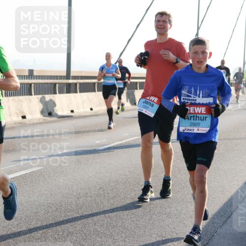 03.10.2025 - Köhlbrandbrückenlauf Strokosch-Dieckow http://msf.ph/oto/9101948 03.10.2025 09:22:25 Position 1 2710, 1231, 2920 meine-sportfotos.de