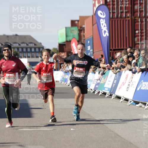03.10.2025 - Köhlbrandbrückenlauf Jannik Wohlers http://msf.ph/oto/9101955 03.10.2025 12:57:19 Ziel 4080, 4150, 4186, 4251, 5699, 5926, 6015, 6629, 6819 meine-sportfotos.de