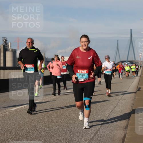 03.10.2025 - Köhlbrandbrückenlauf Lena Gebhardt http://msf.ph/oto/9101956 03.10.2025 10:11:47 Position 2 3673, 2667 meine-sportfotos.de