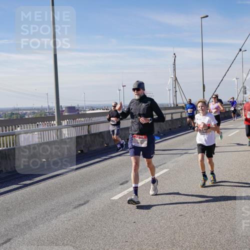 03.10.2025 - Köhlbrandbrückenlauf Michael Burmester http://msf.ph/oto/9101957 03.10.2025 12:47:10 Position 2  meine-sportfotos.de