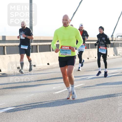03.10.2025 - Köhlbrandbrückenlauf Strokosch-Dieckow http://msf.ph/oto/9101973 03.10.2025 09:22:31 Position 1 1168, 2760 meine-sportfotos.de