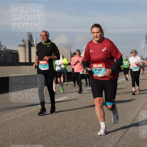 03.10.2025 - Köhlbrandbrückenlauf Lena Gebhardt http://msf.ph/oto/9101979 03.10.2025 10:11:48 Position 2 3673, 2667 meine-sportfotos.de