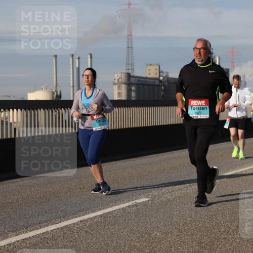 03.10.2025 - Köhlbrandbrückenlauf Lena Gebhardt http://msf.ph/oto/9101989 03.10.2025 10:11:48 Position 2 2530, 3673, 2667 meine-sportfotos.de