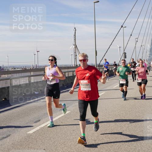 03.10.2025 - Köhlbrandbrückenlauf Michael Burmester http://msf.ph/oto/9102003 03.10.2025 12:47:13 Position 2 6177 meine-sportfotos.de
