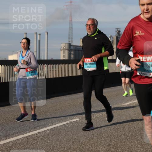 03.10.2025 - Köhlbrandbrückenlauf Lena Gebhardt http://msf.ph/oto/9102015 03.10.2025 10:11:49 Position 2 2530, 3673, 2667 meine-sportfotos.de