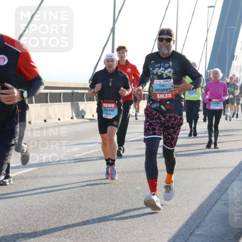 03.10.2025 - Köhlbrandbrückenlauf Strokosch-Dieckow http://msf.ph/oto/9102022 03.10.2025 09:22:34 Position 1 3403, 8901, 3091 meine-sportfotos.de