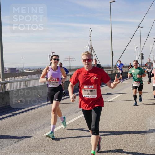03.10.2025 - Köhlbrandbrückenlauf Michael Burmester http://msf.ph/oto/9102034 03.10.2025 12:47:13 Position 2 5103, 6177 meine-sportfotos.de