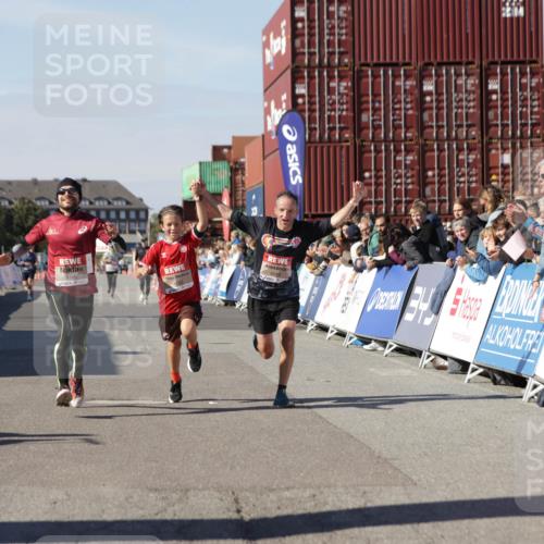 03.10.2025 - Köhlbrandbrückenlauf Jannik Wohlers http://msf.ph/oto/9102036 03.10.2025 12:57:20 Ziel 4150, 4186, 4251, 5699, 5926, 6015, 6629, 6819 meine-sportfotos.de
