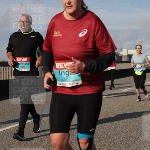03.10.2025 - Köhlbrandbrückenlauf Lena Gebhardt http://msf.ph/oto/9102038 03.10.2025 10:11:49 Position 2 91, 3673, 2667 meine-sportfotos.de