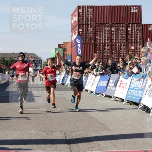 03.10.2025 - Köhlbrandbrückenlauf Jannik Wohlers http://msf.ph/oto/9102044 03.10.2025 12:57:20 Ziel 4150, 4186, 4251, 5699, 5926, 6015, 6629, 6819 meine-sportfotos.de