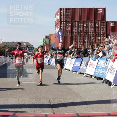 03.10.2025 - Köhlbrandbrückenlauf Jannik Wohlers http://msf.ph/oto/9102054 03.10.2025 12:57:20 Ziel 4150, 4186, 4251, 5699, 5926, 6015, 6629, 6819 meine-sportfotos.de