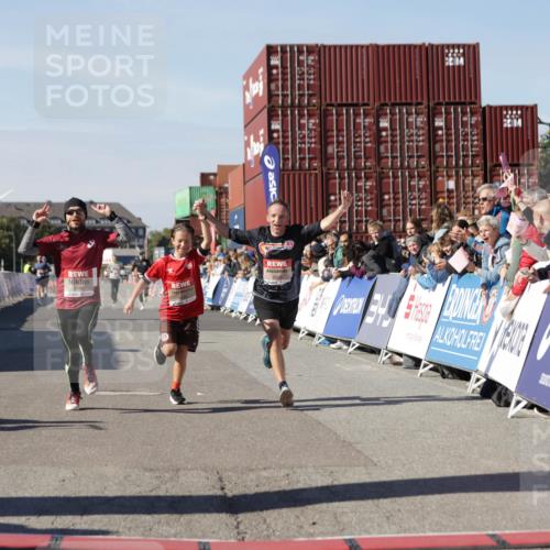 03.10.2025 - Köhlbrandbrückenlauf Jannik Wohlers http://msf.ph/oto/9102066 03.10.2025 12:57:20 Ziel 4150, 4186, 4251, 5699, 5926, 6015, 6629, 6819 meine-sportfotos.de