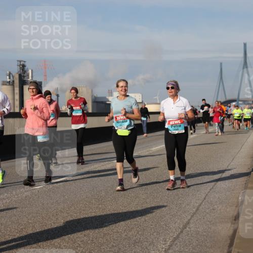 03.10.2025 - Köhlbrandbrückenlauf Lena Gebhardt http://msf.ph/oto/9102069 03.10.2025 10:11:50 Position 2 2895 meine-sportfotos.de