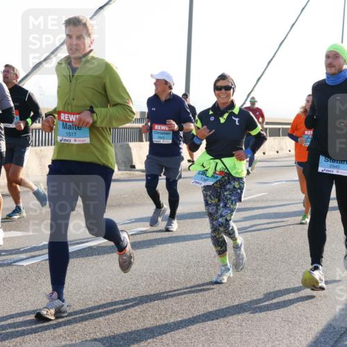 03.10.2025 - Köhlbrandbrückenlauf Strokosch-Dieckow http://msf.ph/oto/9102090 03.10.2025 09:22:56 Position 1 3817, 1517, 2843, 2940 meine-sportfotos.de