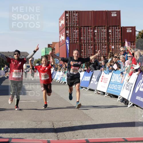 03.10.2025 - Köhlbrandbrückenlauf Jannik Wohlers http://msf.ph/oto/9102121 03.10.2025 12:57:20 Ziel 4150, 4186, 4251, 5699, 5926, 6015, 6629, 6819 meine-sportfotos.de
