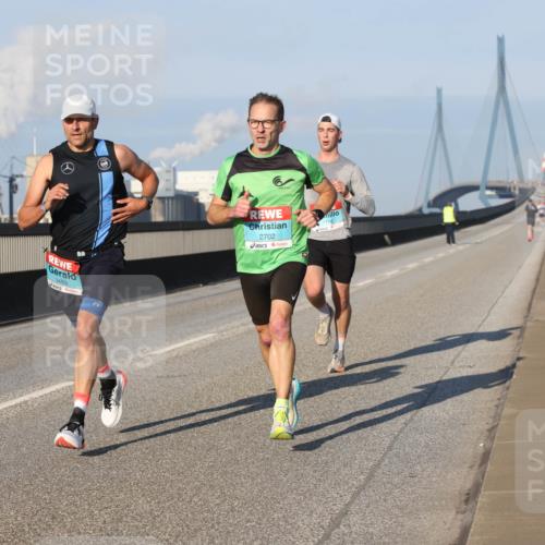 03.10.2025 - Köhlbrandbrückenlauf Lena Gebhardt http://msf.ph/oto/9102138 03.10.2025 09:37:09 Position 2 3463, 2702 meine-sportfotos.de