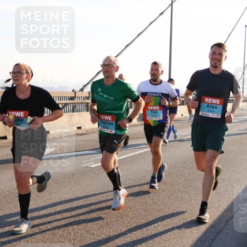 03.10.2025 - Köhlbrandbrückenlauf Strokosch-Dieckow http://msf.ph/oto/9102147 03.10.2025 09:23:10 Position 1 316, 1248, 3659, 3658 meine-sportfotos.de