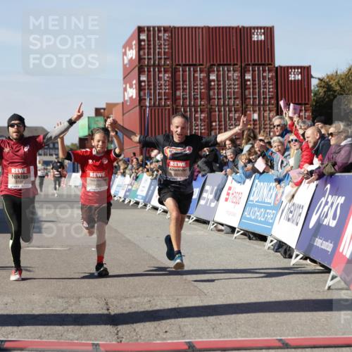 03.10.2025 - Köhlbrandbrückenlauf Jannik Wohlers http://msf.ph/oto/9102171 03.10.2025 12:57:20 Ziel 4150, 4186, 4251, 5699, 5926, 6015, 6629, 6819 meine-sportfotos.de