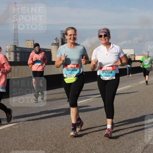 03.10.2025 - Köhlbrandbrückenlauf Lena Gebhardt http://msf.ph/oto/9102172 03.10.2025 10:11:51 Position 2 1546, 2894, 2895 meine-sportfotos.de
