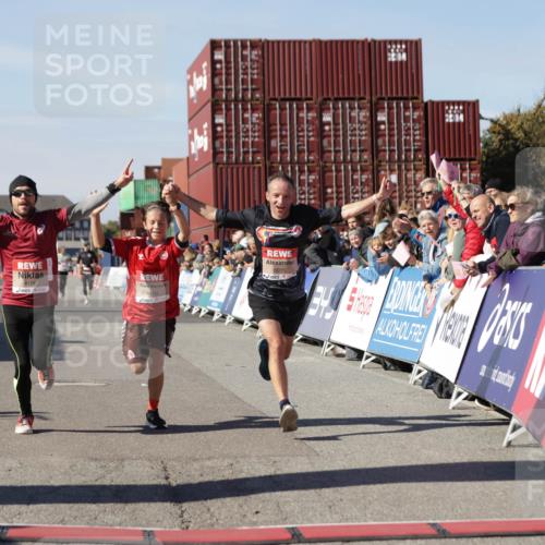 03.10.2025 - Köhlbrandbrückenlauf Jannik Wohlers http://msf.ph/oto/9102182 03.10.2025 12:57:20 Ziel 4150, 4186, 4251, 5699, 5926, 6015, 6629, 6819 meine-sportfotos.de