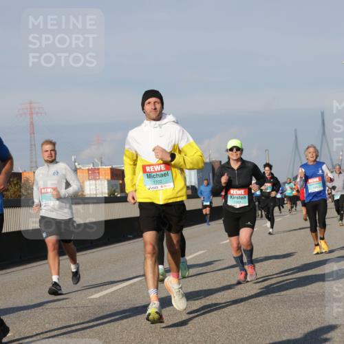 03.10.2025 - Köhlbrandbrückenlauf Jannik Wohlers http://msf.ph/oto/9102199 03.10.2025 09:49:26 Position 3 1543, 3802, 1702, 1353 meine-sportfotos.de