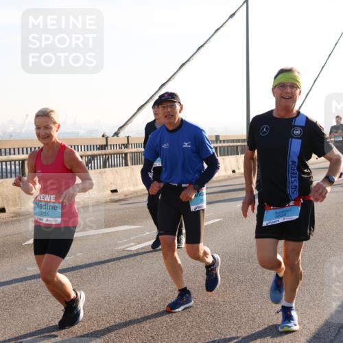 03.10.2025 - Köhlbrandbrückenlauf Strokosch-Dieckow http://msf.ph/oto/9102209 03.10.2025 09:23:33 Position 1 3251, 3832 meine-sportfotos.de