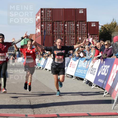 03.10.2025 - Köhlbrandbrückenlauf Jannik Wohlers http://msf.ph/oto/9102213 03.10.2025 12:57:21 Ziel 4150, 4186, 4251, 5699, 5926, 6015, 6629, 6819 meine-sportfotos.de