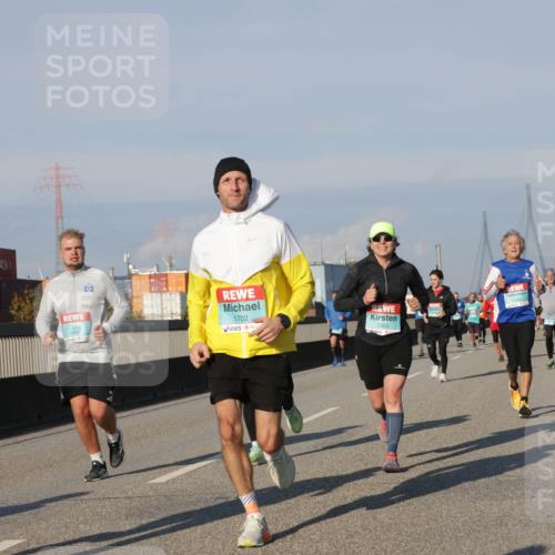 03.10.2025 - Köhlbrandbrückenlauf Jannik Wohlers http://msf.ph/oto/9102214 03.10.2025 09:49:26 Position 3 1543, 1702, 1353 meine-sportfotos.de