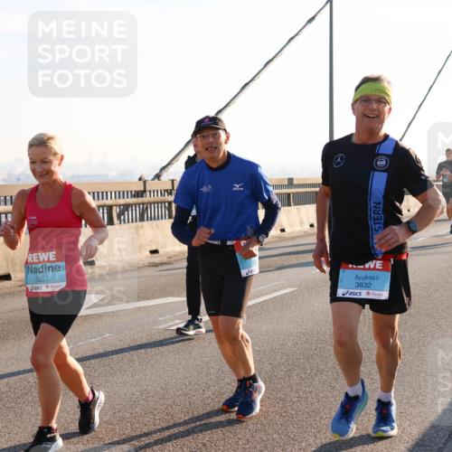 03.10.2025 - Köhlbrandbrückenlauf Strokosch-Dieckow http://msf.ph/oto/9102218 03.10.2025 09:23:33 Position 1 3251, 3832 meine-sportfotos.de