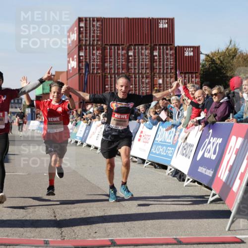 03.10.2025 - Köhlbrandbrückenlauf Jannik Wohlers http://msf.ph/oto/9102225 03.10.2025 12:57:21 Ziel 4150, 4186, 4251, 5699, 5926, 6015, 6629, 6819 meine-sportfotos.de