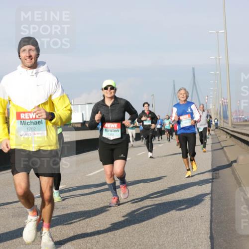 03.10.2025 - Köhlbrandbrückenlauf Jannik Wohlers http://msf.ph/oto/9102227 03.10.2025 09:49:26 Position 3 3802, 1702, 1353 meine-sportfotos.de