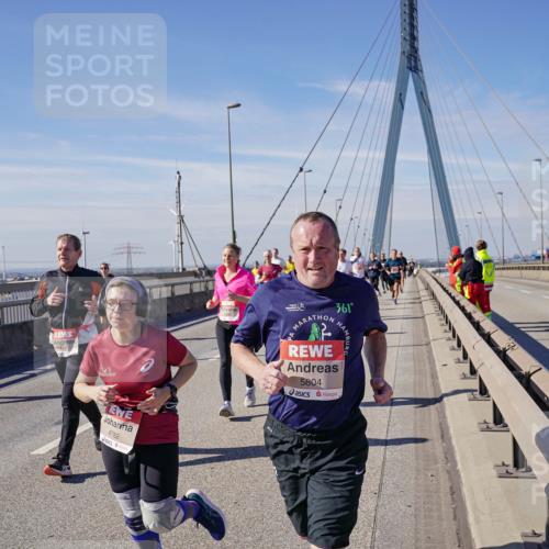 03.10.2025 - Köhlbrandbrückenlauf Michael Burmester http://msf.ph/oto/9102239 03.10.2025 12:47:19 Position 2 4782, 5804, 361 meine-sportfotos.de