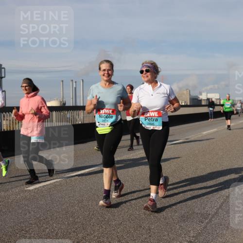 03.10.2025 - Köhlbrandbrückenlauf Lena Gebhardt http://msf.ph/oto/9102244 03.10.2025 10:11:52 Position 2 2894, 2895 meine-sportfotos.de