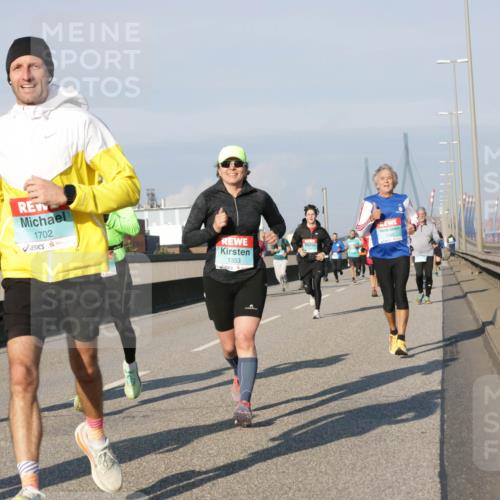 03.10.2025 - Köhlbrandbrückenlauf Jannik Wohlers http://msf.ph/oto/9102245 03.10.2025 09:49:26 Position 3 3802, 1702, 1353 meine-sportfotos.de