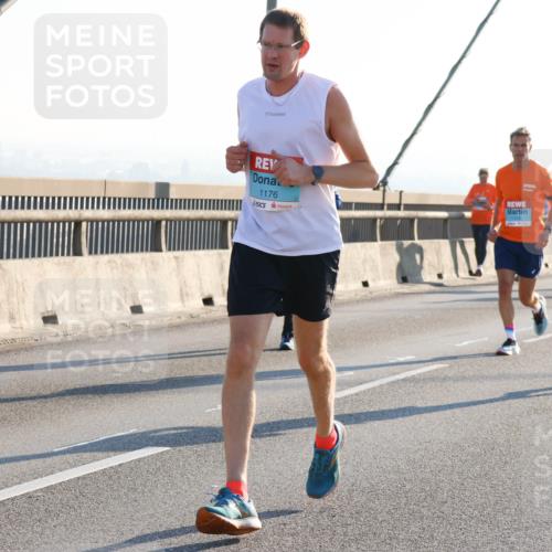 03.10.2025 - Köhlbrandbrückenlauf Strokosch-Dieckow http://msf.ph/oto/9102249 03.10.2025 09:23:37 Position 1 183, 1176 meine-sportfotos.de