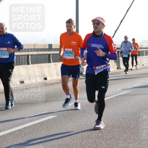 03.10.2025 - Köhlbrandbrückenlauf Strokosch-Dieckow http://msf.ph/oto/9102262 03.10.2025 09:23:39 Position 1 18, 3764, 7, 1315 meine-sportfotos.de