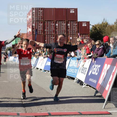 03.10.2025 - Köhlbrandbrückenlauf Jannik Wohlers http://msf.ph/oto/9102267 03.10.2025 12:57:21 Ziel 4150, 4186, 4251, 5699, 5926, 6015, 6629, 6819 meine-sportfotos.de
