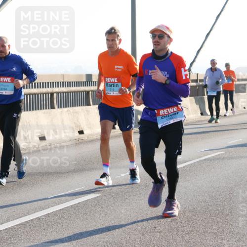 03.10.2025 - Köhlbrandbrückenlauf Strokosch-Dieckow http://msf.ph/oto/9102269 03.10.2025 09:23:39 Position 1 18, 3764, 1315, 1106 meine-sportfotos.de